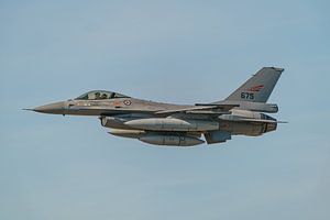 Décollage d'un F-16 Fighting Falcon norvégien.
