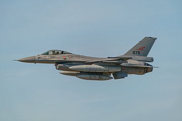 Take-off van een Noorse F-16AM Fighting Falcon.