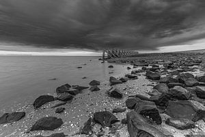 Menace sur la côte des Wadden avec des nuages menaçants à la dérive
