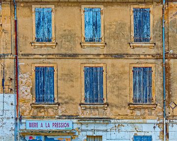 Urbex facade in Arles: 