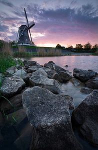 Paarse zonsondergang met molen van René Vierhuis