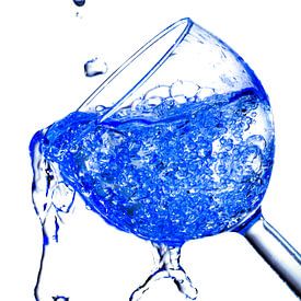 Wijnglas blauw van Eddy Verveer
