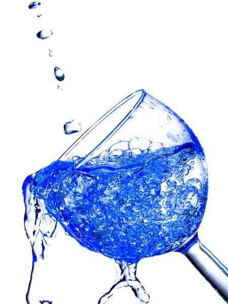 Wijnglas blauw van Eddy Verveer