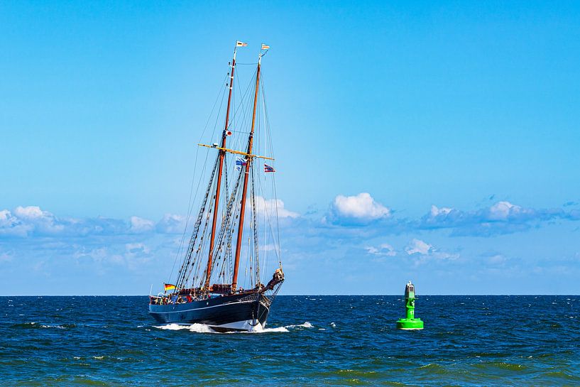 Segelschiff auf der Ostsee während der Hanse Sail in Rostock von Rico Ködder