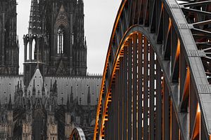 Lichtspuren auf kaltem Stahl