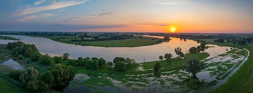 IJssel panoramafoto tijdens zonsondergang