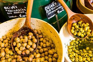 Oliven auf einem Markt in der Provence von Werner Dieterich