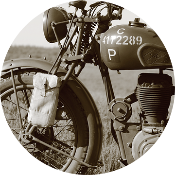 Tweede wereld oorlog BSA motorfiets zwart wit sepia kleur. Vintage van Bobsphotography