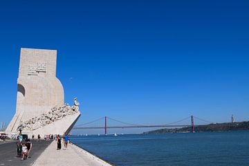 Belem, Lissabon, Portugal - rivier de Taag met monument van Studio LE-gals