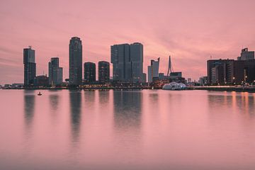 Rosa Sonnenuntergang in Rotterdam von Ilya Korzelius