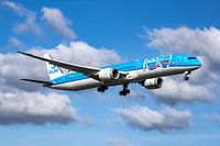 KLM (100 jaar) Boeing 787 landt op Schiphol