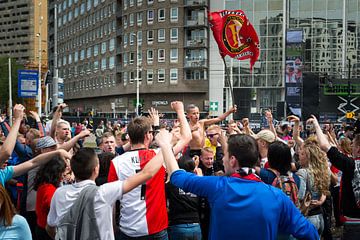 Feyenoord kampioen: jongen met vlag van Feyenoord Kampioen