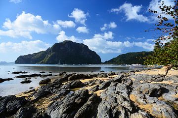 El Nido strand met majestueuze heuvels van Frank Photos