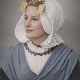 Ein Mädchen aus Zeeland in Tracht aus Goes [Neuauflage] von Affect Fotografie