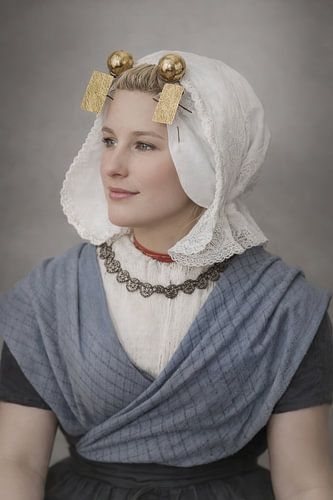 Portret van een Zeeuws meisje in dracht uit Goes [remake]