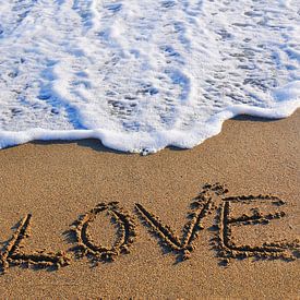 Love in to the sand written van Ioana Hraball