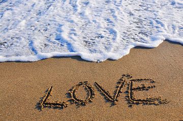Love in to the sand written van Ioana Hraball