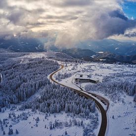 Sonne über der Winterlandschaft des Schwarzwaldes an der Schwarzwaldhochstraße Hotel Schliffkopf von Capture ME Drohnenfotografie