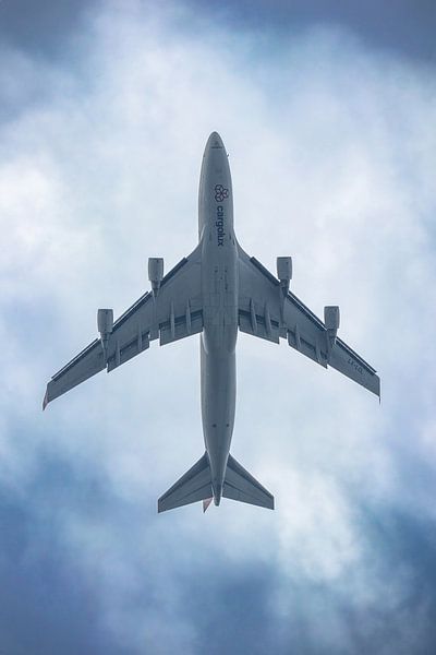 Cargolux Boeing 747F draait naar rechts na opstijgen van Maxwell Pels
