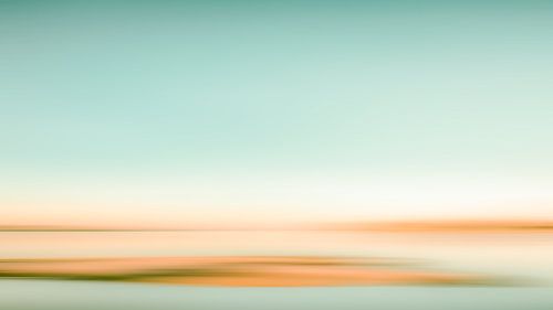 Sureale uitzicht op zee