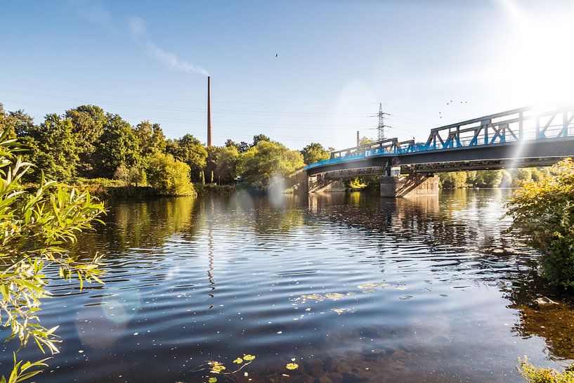Lumière du soleil sur un pont de chemin de fer au-dessus de la Ruhr près d'Essen Ruhr Allemagne par Dieter Walther