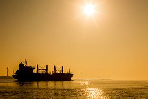 Tanker - Silhouette im Sonnenuntergang