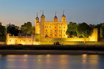 Night photo Tower of London by Anton de Zeeuw