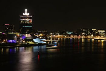 Amsterdam IJ met A'dam toren en Eye