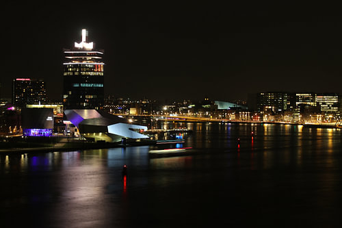 Amsterdam IJ met A'dam toren en Eye