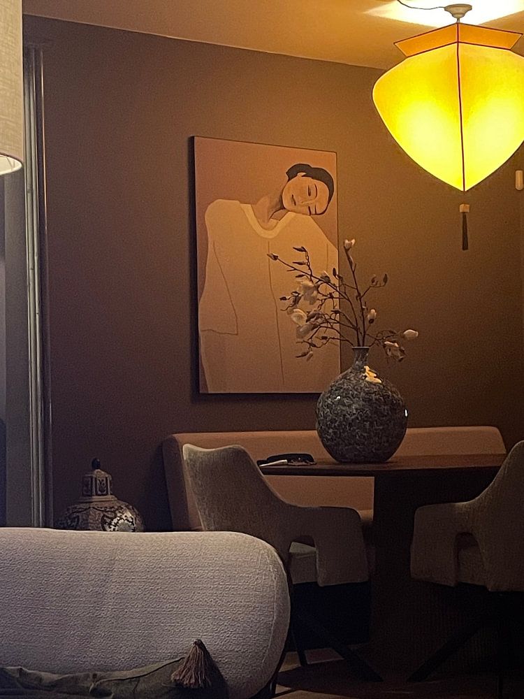 Modernes Porträt "Rest" in neutralen Farbtönen  von Carla Van Iersel 