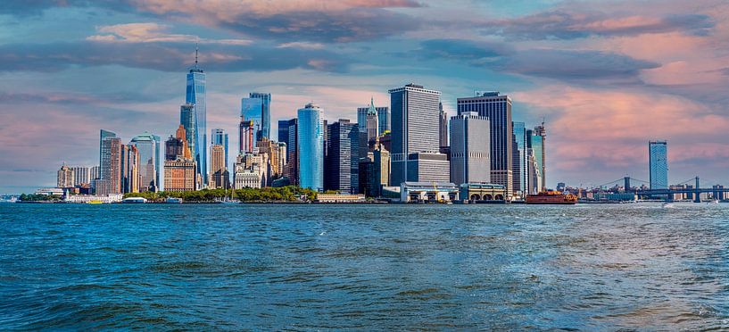 Skyline of Manhattan, New York by Ruurd Dankloff
