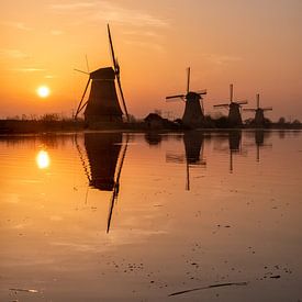 Windmühlen Kinderdijk Sonnenaufgang von Cynthia van Diggele