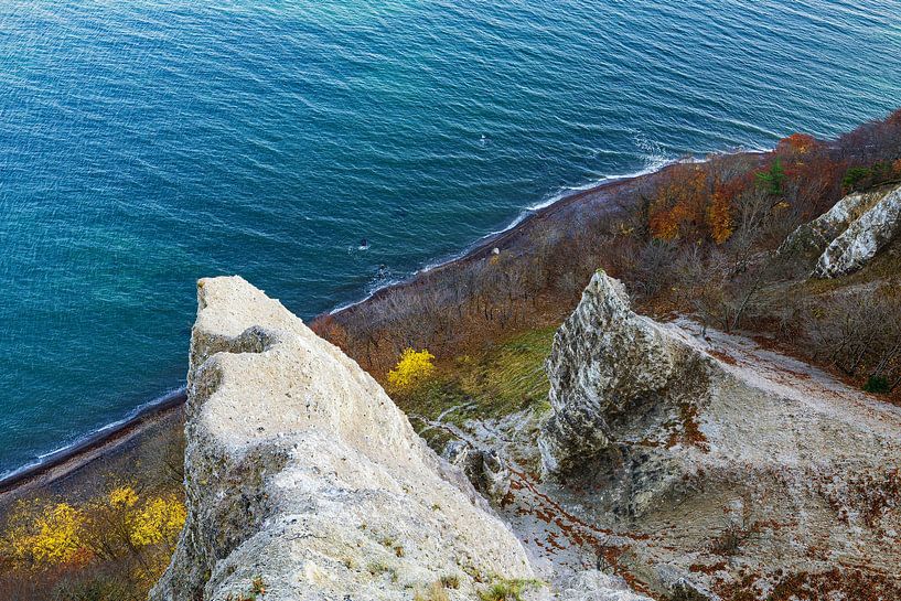 Les falaises de craie en automne sur la côte de la mer Baltique sur l'île de R par Rico Ködder