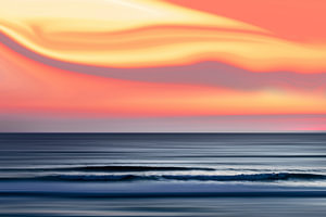 Sanfte Wellen und Sonnenuntergang am Meer