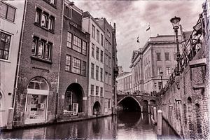 Oudegracht en Stadhuisbrug in zwartwit