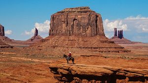 Monument Valley met Navajo Indiaan van Dimitri Verkuijl