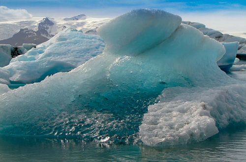 Melting ice in the glacier lake Jokulsarlon, Iceland