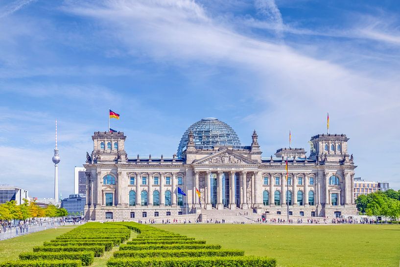 Bâtiment du Reichstag à Berlin avec la tour de télévision par Melanie Viola