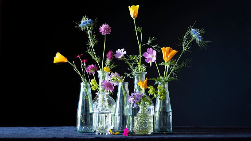 Funky Blumen in Schwarz von Studio Petra Moes