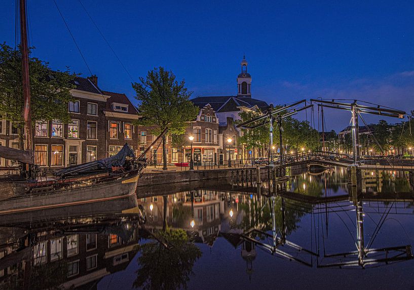 schiedam appelmarktbrug reflectie lange haven blue hour reflectie reflection Jenever museum van Marco van de Meeberg