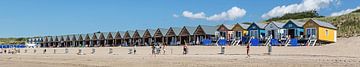 Schlafende Strandhäuschen auf dem Nollestrand in Vlissingen (Panorama) von Fotografie Jeronimo