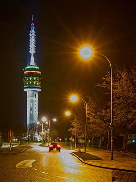 Der Fernsehturm in Goes wird im Dezember in ein schönes farbiges Licht getaucht von Gert van Santen