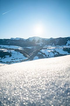 Winteruitzicht van Oberstaufen naar de Hochgrat, Steibis van Leo Schindzielorz