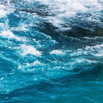 Diepblauwe oceaan en golven van Dirk Wüstenhagen