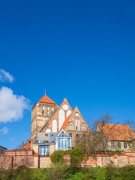 Vue de la Nikolaikirche dans la ville hanséatique de Rostock par Rico Ködder