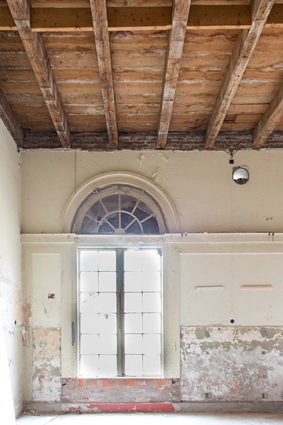 Stadtfotografie | Urban Photography | Leeres ehemaliges Irrenhaus von heidi borgart