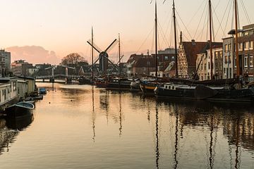 Galgewater in Leiden bij zonsondergang - stadsfotografie van Qeimoy