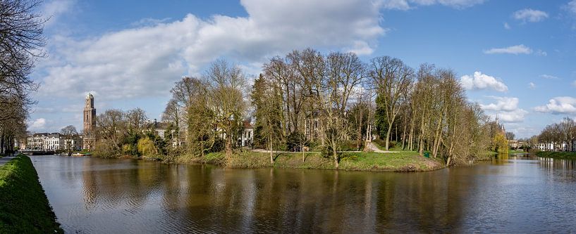Zentrum von Zwolle bei schönem Frühlingssonnenschein. von Jaap van den Berg