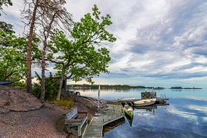 Baltic Sea coast with jetty and boats near Oskarshamn in Sweden by Rico Ködder