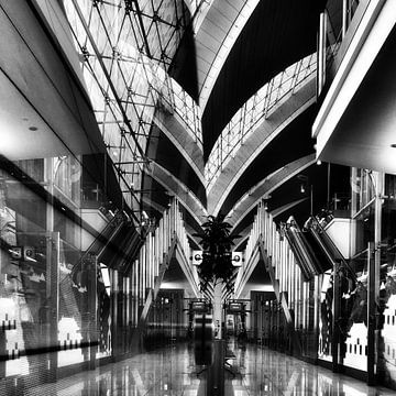 Reflecties op Dubai International Airport